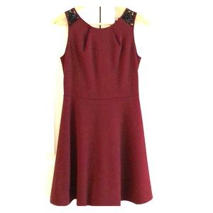 Mossimo maroon dress w/lace details‎ size small